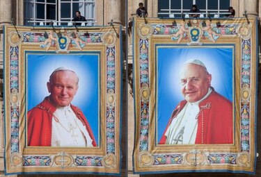 Francisco, 'feliz' de proclamar la 'santidad' de Juan Pablo II