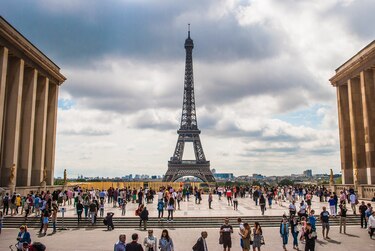 La Torre Eiffel regresa a la normalidad tras una falsa amenaza de bomba