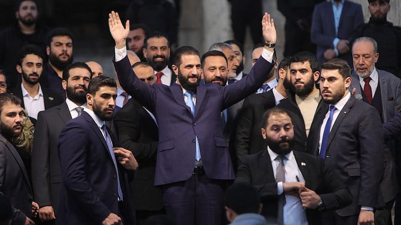 Una Siria en ruinas y dividida trata de levantarse un año después de la caída de Al Assad