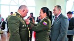 Venezuela condecora a la fuerza pública
