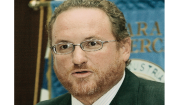 Adolfo Linares : 'Tenemos complejo de país bananero'