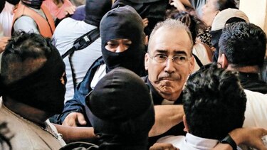 Turbas orteguistas agreden a los obispos