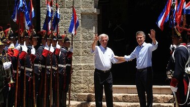 Vázquez y Macri comienzan una reunión en Uruguay