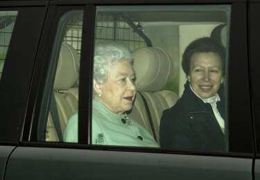 El príncipe Felipe de Inglaterra sigue en el hospital
