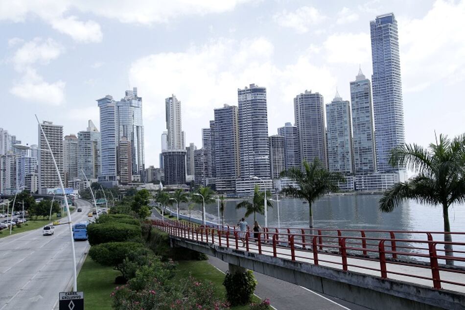 Caen primas de seguros; crecen pólizas y siniestros