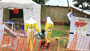 Aumenta peligro de que el ébola vaya más allá del Congo