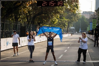 El panameño Jorge Castelblanco rompe récord en el Maratón CAF