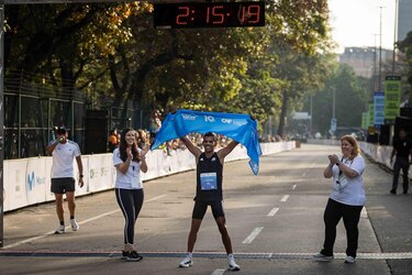 El panameño Jorge Castelblanco rompe récord en el Maratón CAF