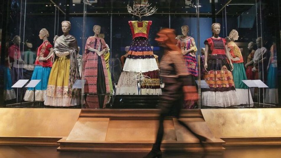 Exhiben objetos personales de Frida Kahlo en Londres