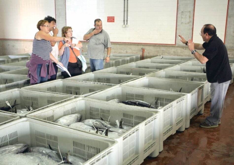 Ecuador utilizará satélite para frenar pesca ilegal