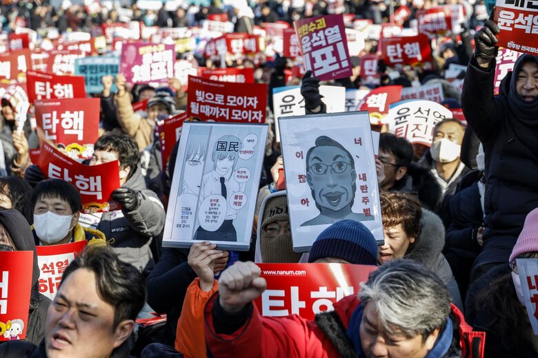 En Corea del Sur el parlamento destituye al presidente por haber declarado la ley marcial
