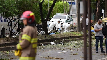 Qué se sabe del ataque contra una base militar y el derribo de un helicóptero de la policía que dejan al menos 19 muertos y decenas de heridos en Colombia