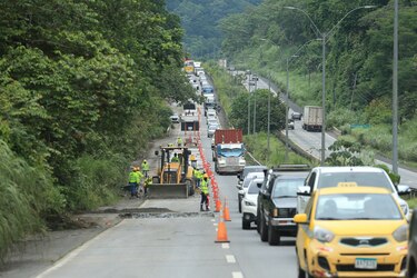 Cambio de losas en vía  Centenario: ocho meses  más de congestionamiento