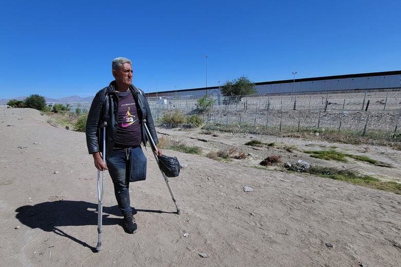 Un migrante venezolano cruzó la selva de Darién con un solo pie 