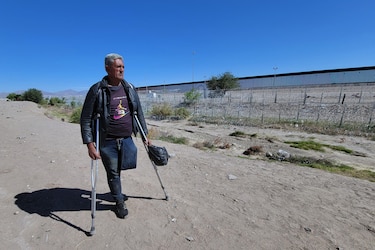 Un migrante venezolano cruzó la selva de Darién con un solo pie