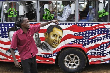Kenia: en honor a Obama, bautizan a bebés con el nombre 'Air Force One'
