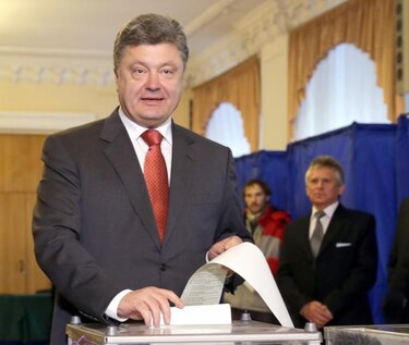 Poroshenko: Ganaron los partidos que apoyan la paz en el este de Ucrania