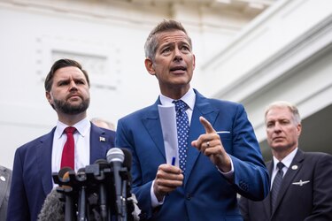 Estados Unidos reduce el tráfico aéreo en 40 aeropuertos y genera retrasos en vuelos; se esperan cancelaciones