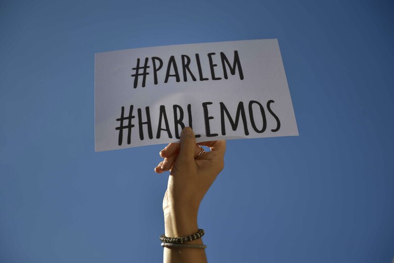 Miles se manifiestan por la unidad de España o el diálogo con Cataluña