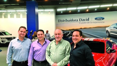 Se inauguró el ‘showroom’ de Ford en Altaplaza