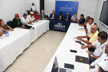 Dos gremios más firman con Meduca, pero la división en el sector docente está abierta