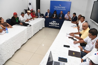 Dos gremios más firman con Meduca, pero la división en el sector docente está abierta