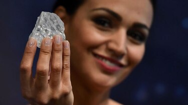 El mayor diamante bruto del mundo, vendido por 53 millones de dólares