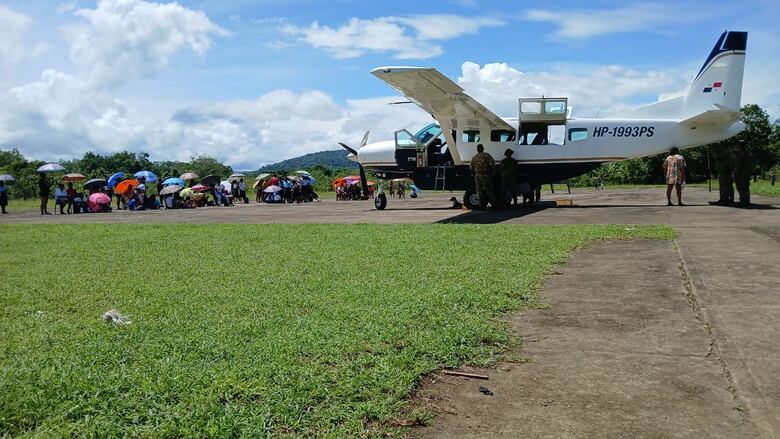 Reabren pista de Jaqué tras acuerdo por condiciones del plantel escolar en Darién