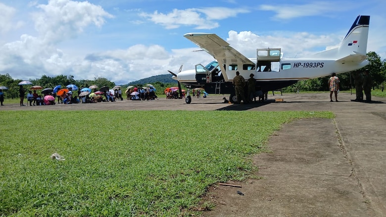 Reabren pista de Jaqué tras acuerdo por condiciones del plantel escolar en Darién
