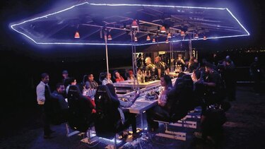 Una cena en las nubes