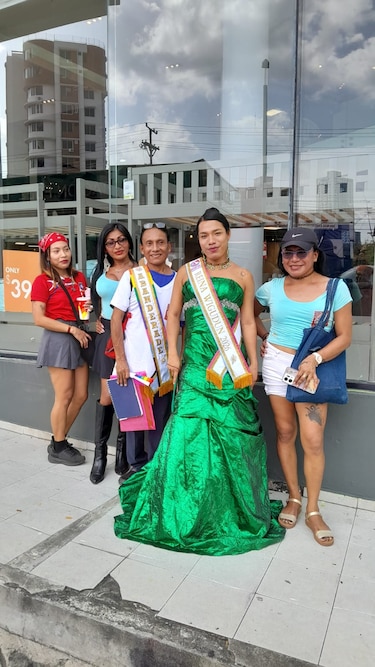 Marcha del Orgullo, entre consignas por derechos, inclusión y banderas rojas
