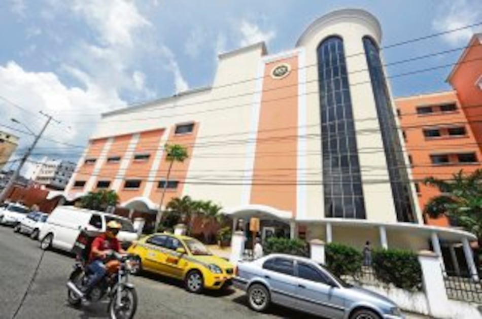 Médicos especialistas del Hospital Santo Tomás exigen una disculpa pública a la Cciap