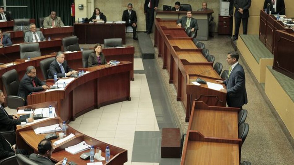 Diputados gastan arriba del cuarto de millón de dólares en viajes