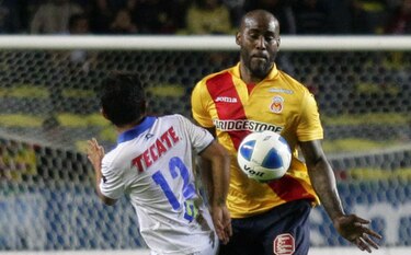 Baloy comienza a tomar ritmo con Monarcas Morelia tras la lesión