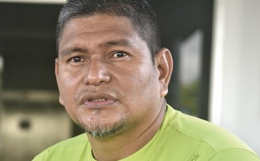 El difícil ascenso de un atleta en silla de ruedas