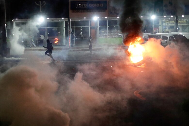 Los periodistas no se salvan de los perdigones y gases lacrimógenos