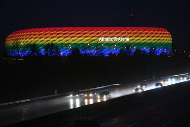 Críticas a la UEFA por rechazar iluminación arcoíris de estadio de Múnich