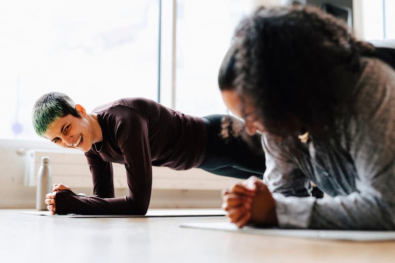 Qué son los ejercicios isométricos y por qué son clave para aumentar la fuerza muscular