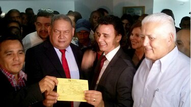 Gerardo Solís se inscribe en el PRD
