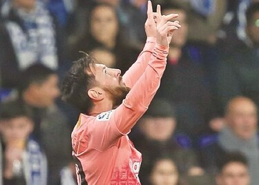 Barcelona golea y consigue el mando de la liga española