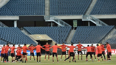 Fuerte tormenta hace peligrar el partido Colombia-Chile