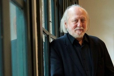 El escritor húngaro László Krasznahorkai recibe el premio Nobel de Literatura 2025