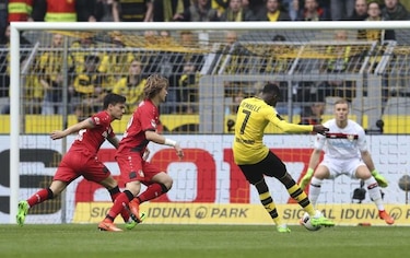 Dortmund golea a Leverkusen, Bayern se aleja en la cima