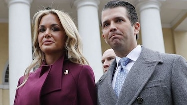 Hospitalizan a nuera de Trump tras abrir sobre con polvo blanco