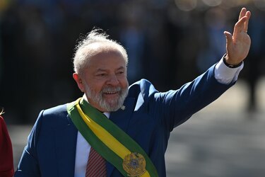 El equipo médico de Lula informa de que el mandatario se encuentra bien tras una operación de cadera