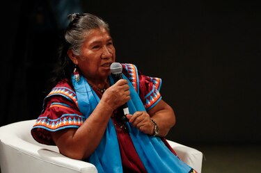 Mujeres ngäbe, abajo en visibilidad, arriba en perseverancia