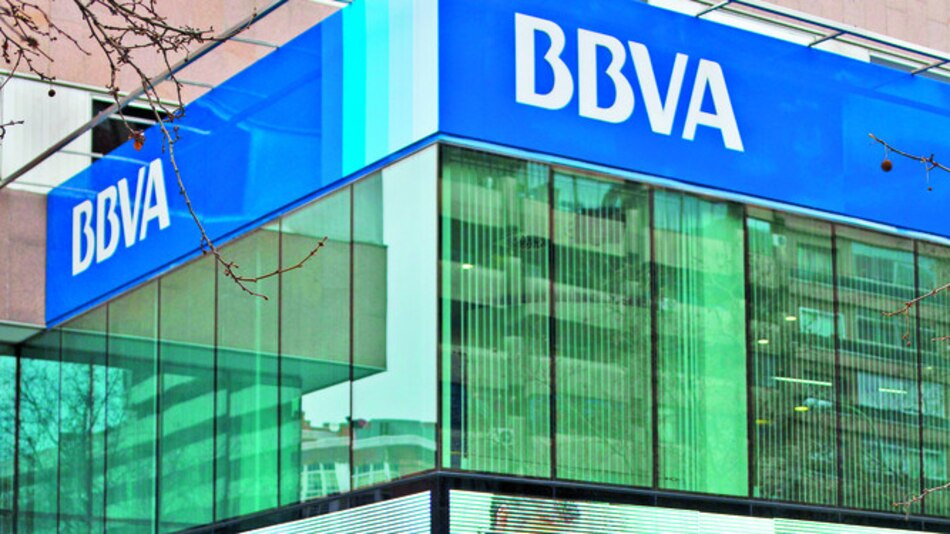 BBVA prosigue con reducción