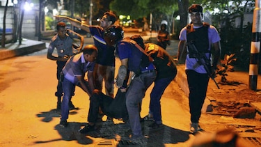 Estado Islámico reivindica tiroteo en capital de Bangladesh