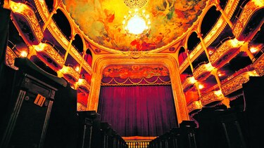 Pliego deficiente dilata licitación de teatro