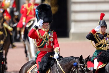 Isabel II es aclamada en el balcón del Palacio de Buckingham, por sus 70 años de reinado